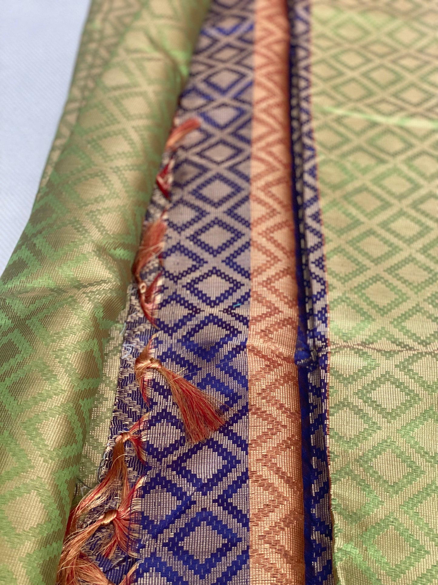 Banarasi Soft Silk Saree With Contrast Pallu And Blouse