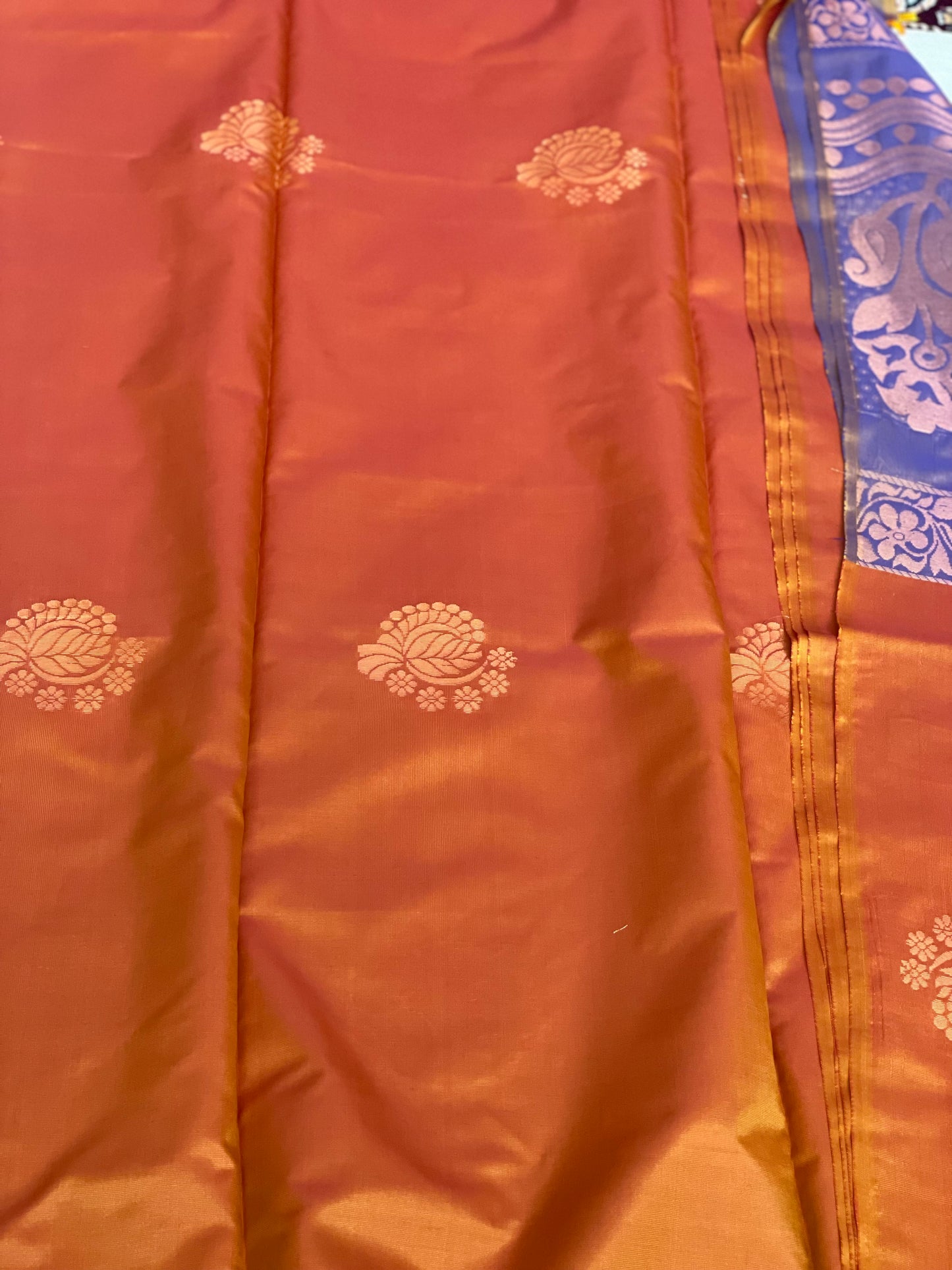 Borderless Soft Silk Saree double shade with tassel work